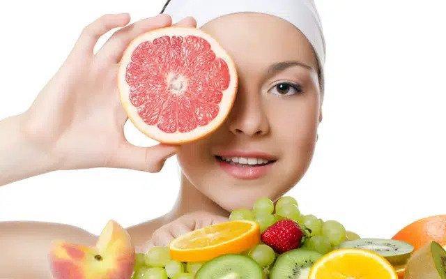 Exploring the Link Between Diet and Skin Health: What to Eat for a Clear Complexion